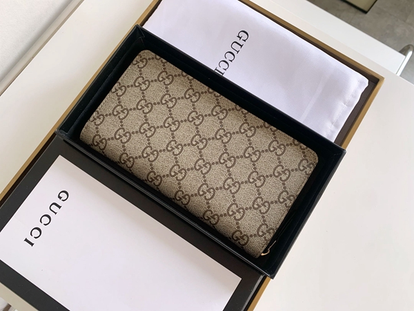 グッチ財布コピー背面デザイン